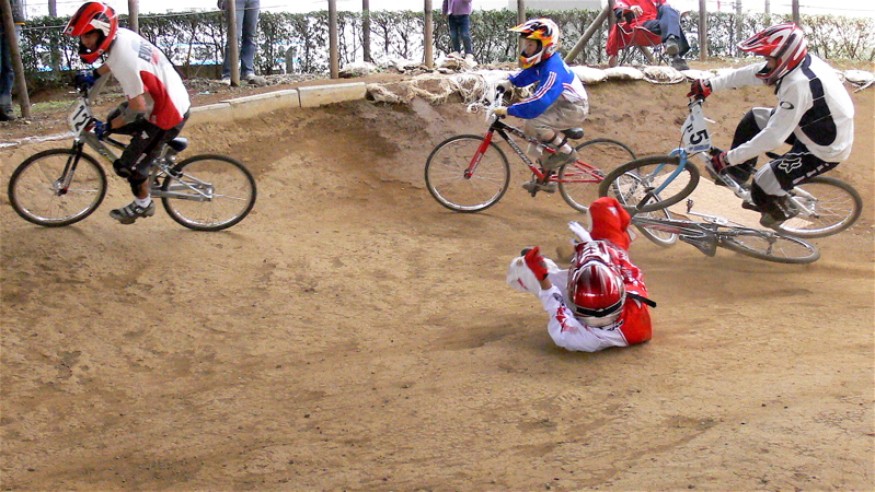 2007JOSF川口ゴリラ公園４月定期戦VOL3 クルーザー、ミルキー６アンダークラス予選〜決勝の画像垂れ流し_b0065730_2112328.jpg