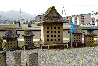 「墓」兼「堤防」（n）_d0019441_2375975.jpg
