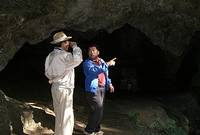 Survivors remember commotion then calm inside Okinawa cave_d0066343_2113629.jpg