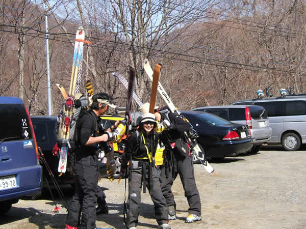 アドバンスツアー至仏山雪洞キャンプ 2days その１ 070407_d0079579_17283131.jpg