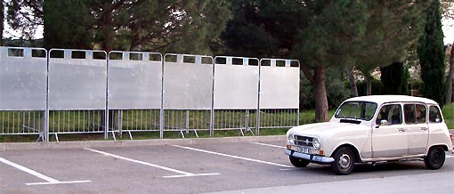 ストライキなのかな?_d0062721_5552485.jpg