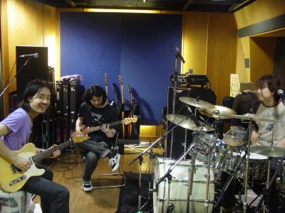 もっぱらツアーリハーサル中!!_c0015010_1610372.jpg