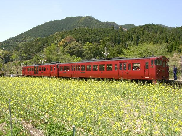 山間の駅　～赤い列車～　その二_e0071319_21504928.jpg