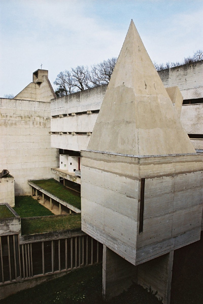 ラ・トゥーレの修道院  Couvent de la Tourette（1953〜59）Le Corbusier / Arbresle  France  No.36/69_f0126688_933064.jpg