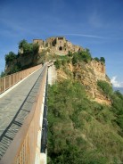 小さな田舎町へ　チヴィタ・ディ・バーニョレッジョ　　　　　　　　　　　　　＝civita di bagnoregio＝_f0062510_19335342.jpg