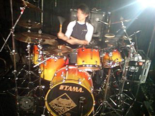 on Drums デスオくん_f0127149_18131574.jpg