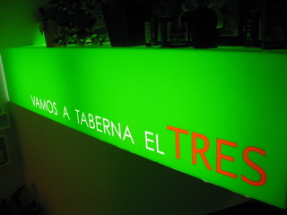 「食堂」 は スペイン語で「食べるな!?」 -VAMOS A TABERNA EL TRES-_a0033733_9461963.jpg
