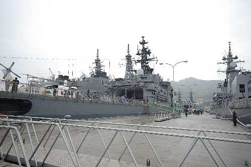 呉基地護衛艦隊集合訓練一般公開その2_d0117844_2220335.jpg