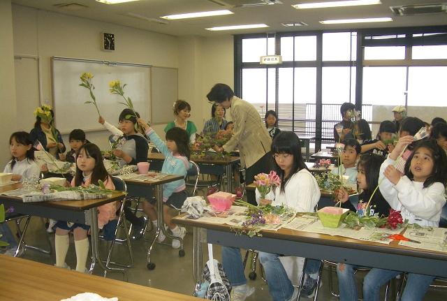 4月の子ども花遊び教室♪_e0069481_1633533.jpg