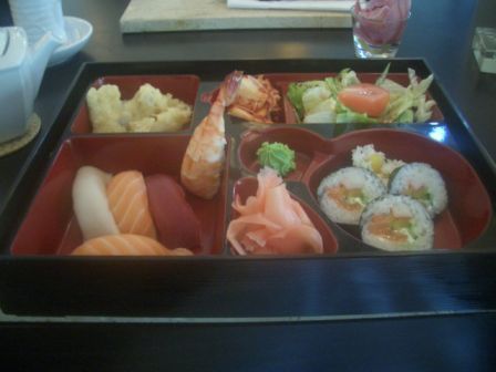 ＳＵＳＨＩ弁当_b0017215_194694.jpg