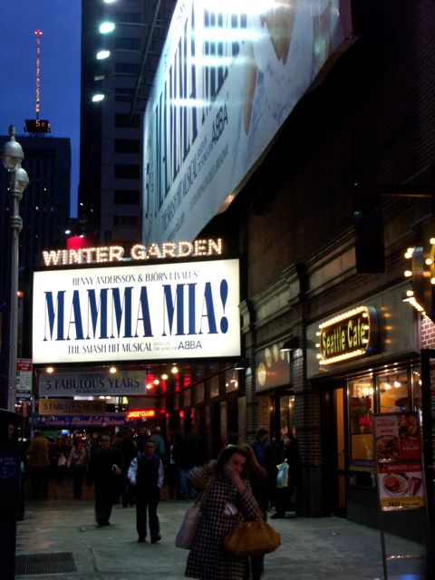 僕が芝居を観に行く理由……MAMMA MIA!_e0044929_8153195.jpg