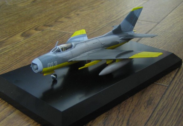 MiG-19黄色中隊仕様（タミヤ：1/100）_f0048860_0301551.jpg