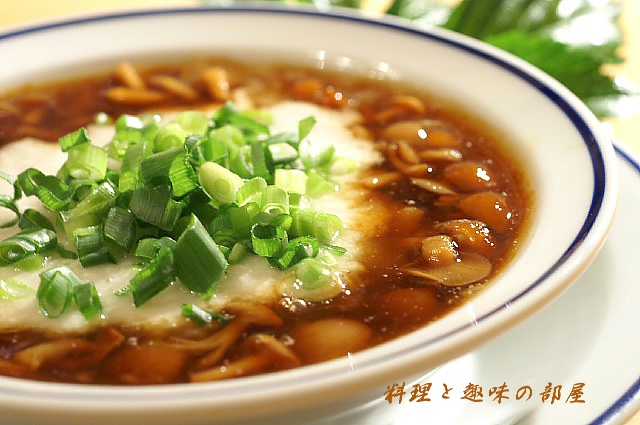 肉じゃが/なめこの山掛け汁/大根のサラダ_b0033423_1893487.jpg