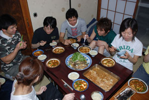 今夜のご飯は１７人！_a0080406_1535545.jpg