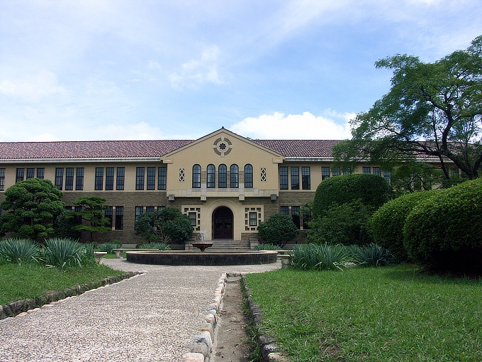 神戸女学院3（文学館、理学館）_f0116479_2237083.jpg