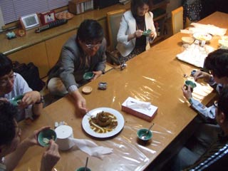 ゼミ旅行 越前焼品評会 (お食事中の方読まないで!)_b0054727_041590.jpg