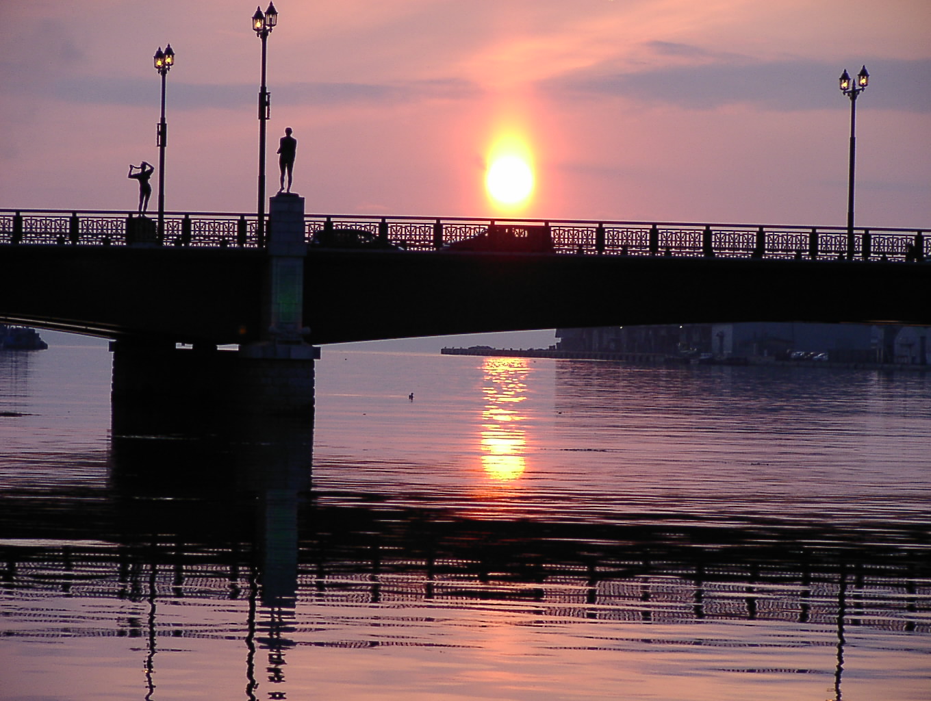 幣舞橋の夕陽Ⅱ 5月8日_f0113639_1919814.jpg