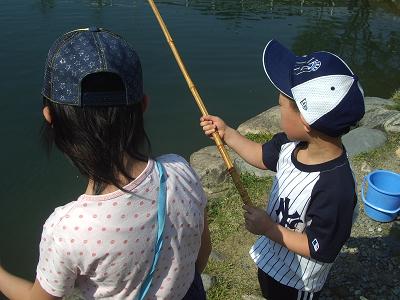 子どもたちと釣りをする_b0061413_0264426.jpg