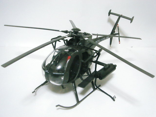 MH-6リトルバード（ベージュカラー）