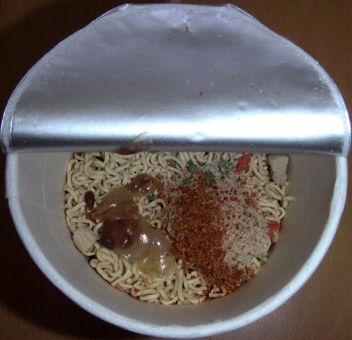 【”緑のタイ製カップ麺”は何の味なのか？】_b0038588_21581442.jpg