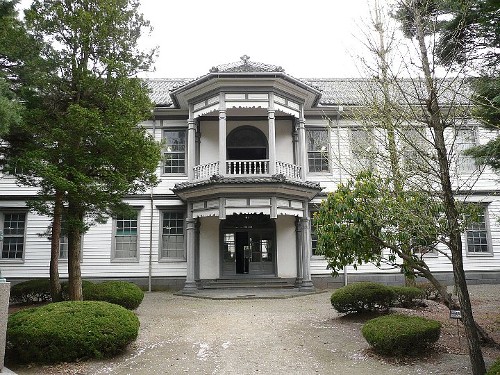 郡山市の安積歴史博物館（旧福島尋常中学校） : レトロな建物を