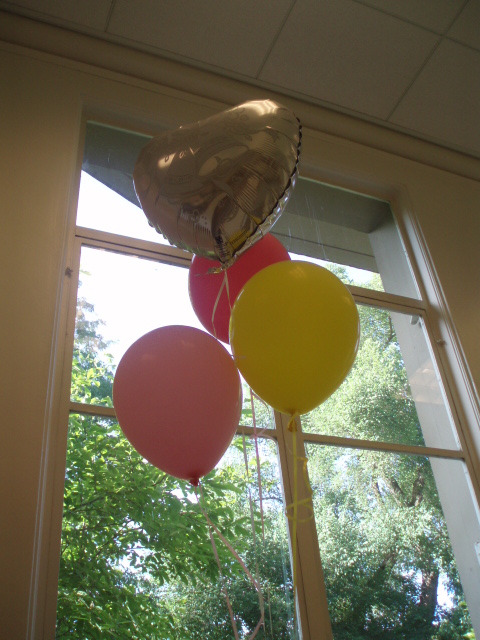 Picture + Balloons_b0079097_1203831.jpg