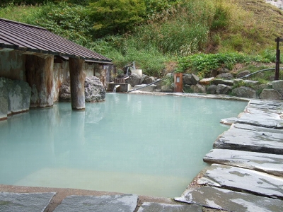 泥湯温泉 奥山旅館 泥手形つき露天風呂 秋田県湯沢市 温泉junky ぷうたろうが ユク 泥湯温泉 奥山旅館 泥手形つき露天風呂 秋田県湯沢市 温泉junky ぷうたろうが ユク