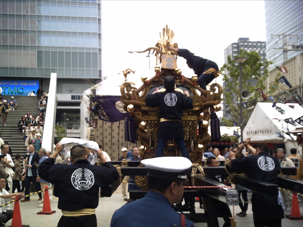 二年に一度の「神田祭」で、江戸の心意気に触れた。_b0019140_1933764.jpg