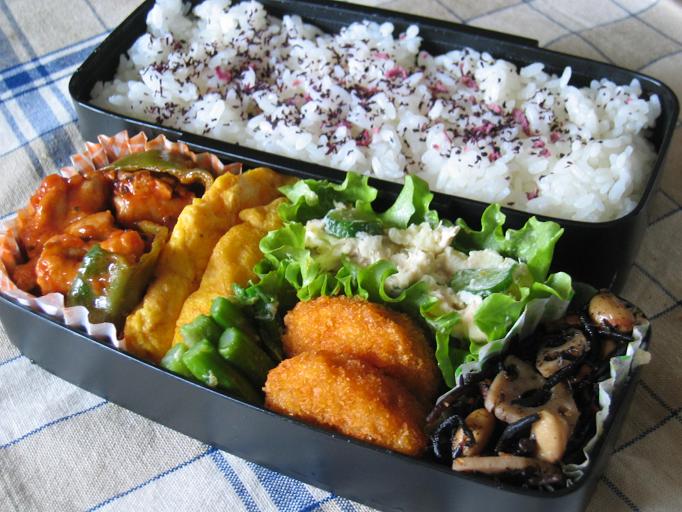 チキンカチャトーラ弁当_f0133849_1225252.jpg