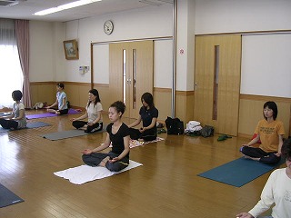 ☆　Yoga club ree  2周年　☆_f0084232_0225579.jpg