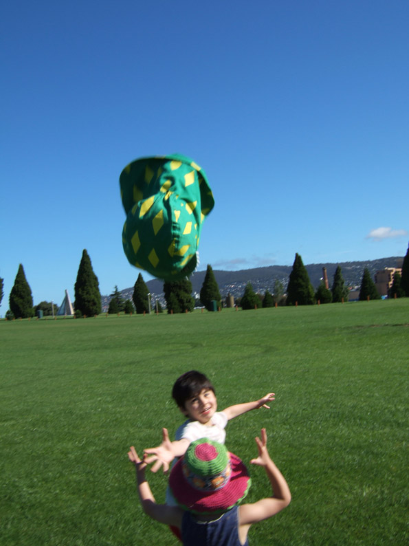 ソーマとシオナ Vol.7青い空、緑の芝生_f0137354_22511161.jpg