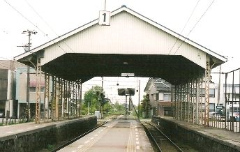 富山地方鉄道本線 電鉄黒部駅_e0030537_23393626.jpg