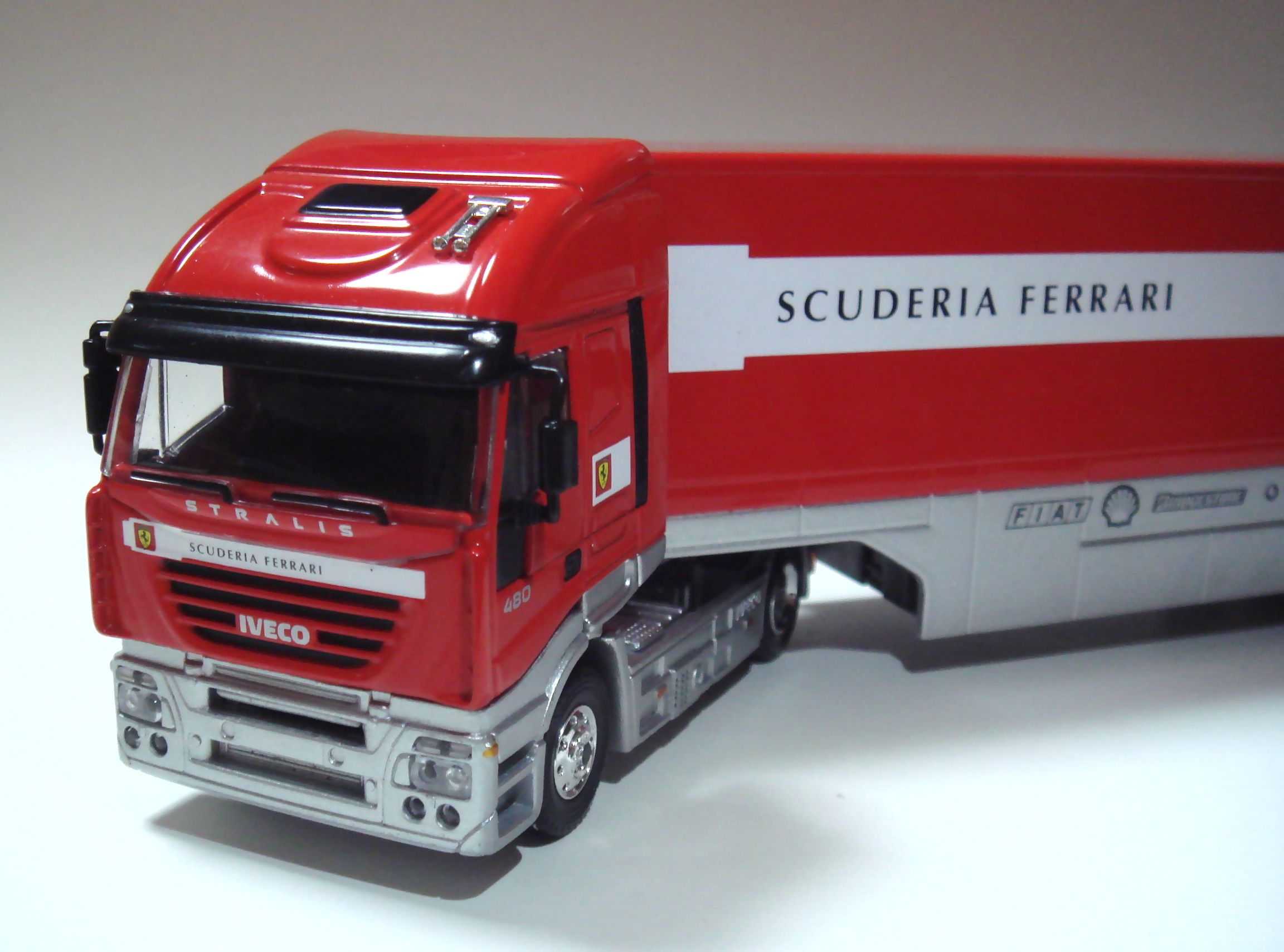 大得価お得1/64 フェラーリ F1トランスポーター ミニカー Iveco STRALIS LD-Ferrari first GP 2002 ダイドーデミタスコーヒー ◆3104/磐田店 商用車、公用車