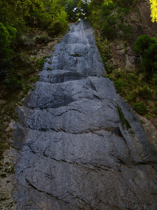 水の無い滝_a0097330_1013426.jpg