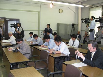 引退愛知県議の天下りはおかしい!知事に質問状提出_d0011701_21102627.jpg
