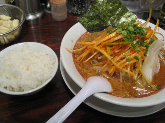 濃厚完熟味噌拉麺ライス専門店味噌屋せいべえ の 辛みそねぎラーメン@新橋_b0042308_01932.jpg