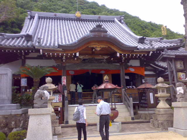 ＜ブツミチ＞西宮甲山・神咒寺の如意輪観音。_a0000243_1959225.jpg