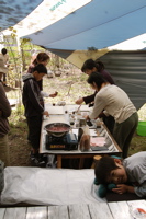 庭に市のたった日。_d0028589_2236010.jpg