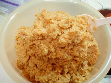 ひぃ 熟成中の自家製味噌が 楽子の小さなことが楽しい毎日