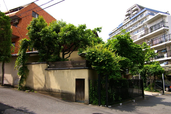 麻布狸穴町・麻布永坂町〜坂道のある風景_b0053019_21185080.jpg