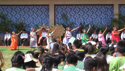 。。ハワイの小学校。。メイ・フェスティバル。。_f0130841_1381484.jpg