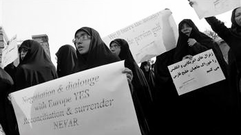 イランの「偏執狂時代」米女性学者をスパイ容疑で投獄_d0123476_20122443.jpg