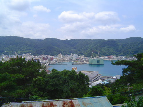 だいたいおんなじ位の場所から見た名瀬港_c0057821_16382139.jpg