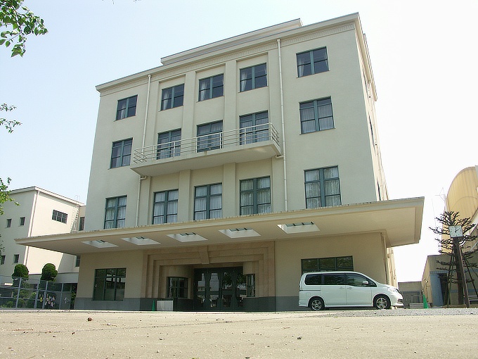 元鳴尾競馬場建物（武庫川女子大附属中学・高等学校芸術館）_f0116479_23325435.jpg