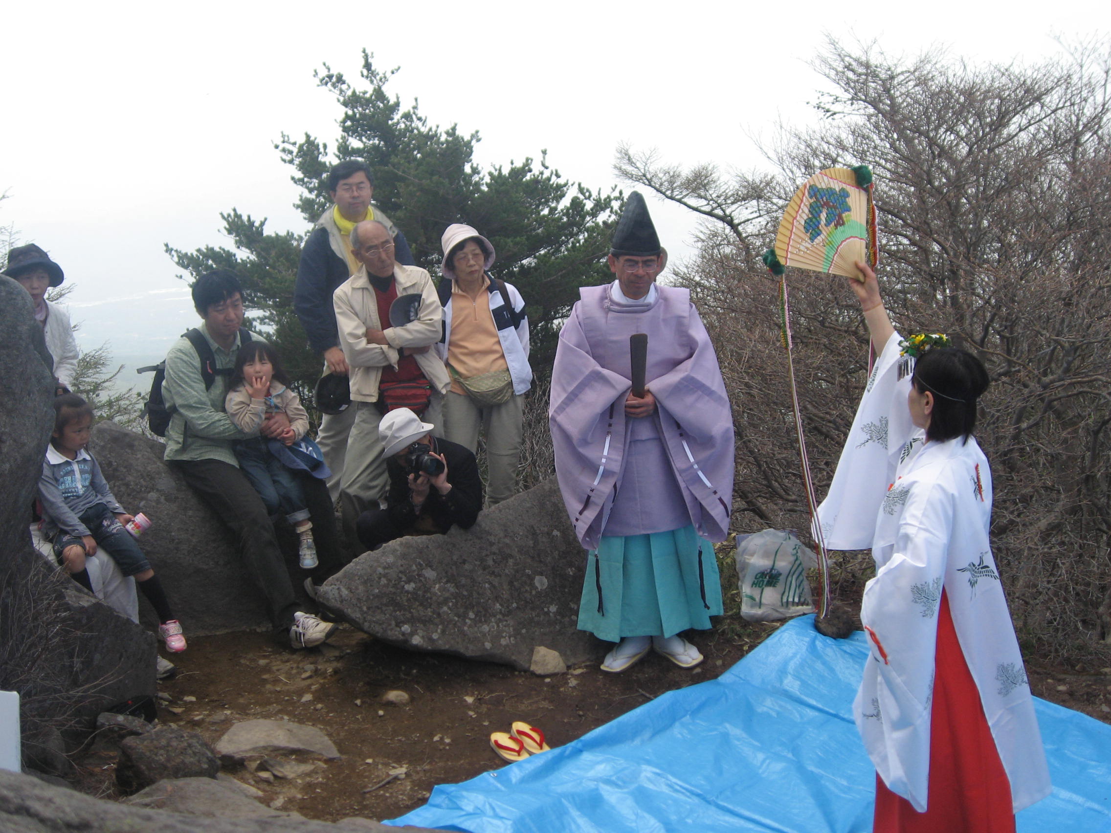 高峯神社春の例祭_e0120896_1747386.jpg