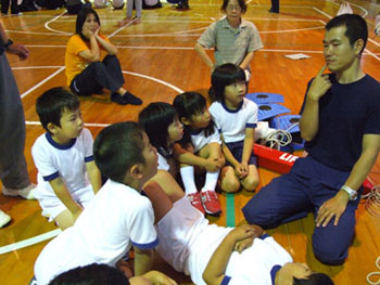 諸鈍小中学校の「水難救助の講習会」_e0028387_12214967.jpg