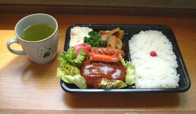 ガテン系も納得のボリューム弁当、450円●肉の伊吾田_f0111420_16301168.jpg