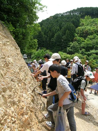 古代人に挑戦！原石をさがして石器つくり_b0049200_17422126.jpg