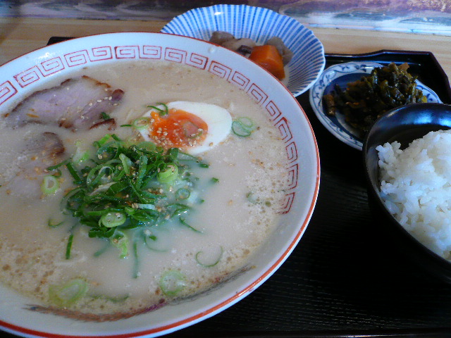 なにわ家の長浜ラーメン_e0005253_14541060.jpg