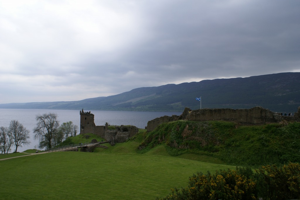 Loch Ness。 in Inverness_c0105551_21174949.jpg